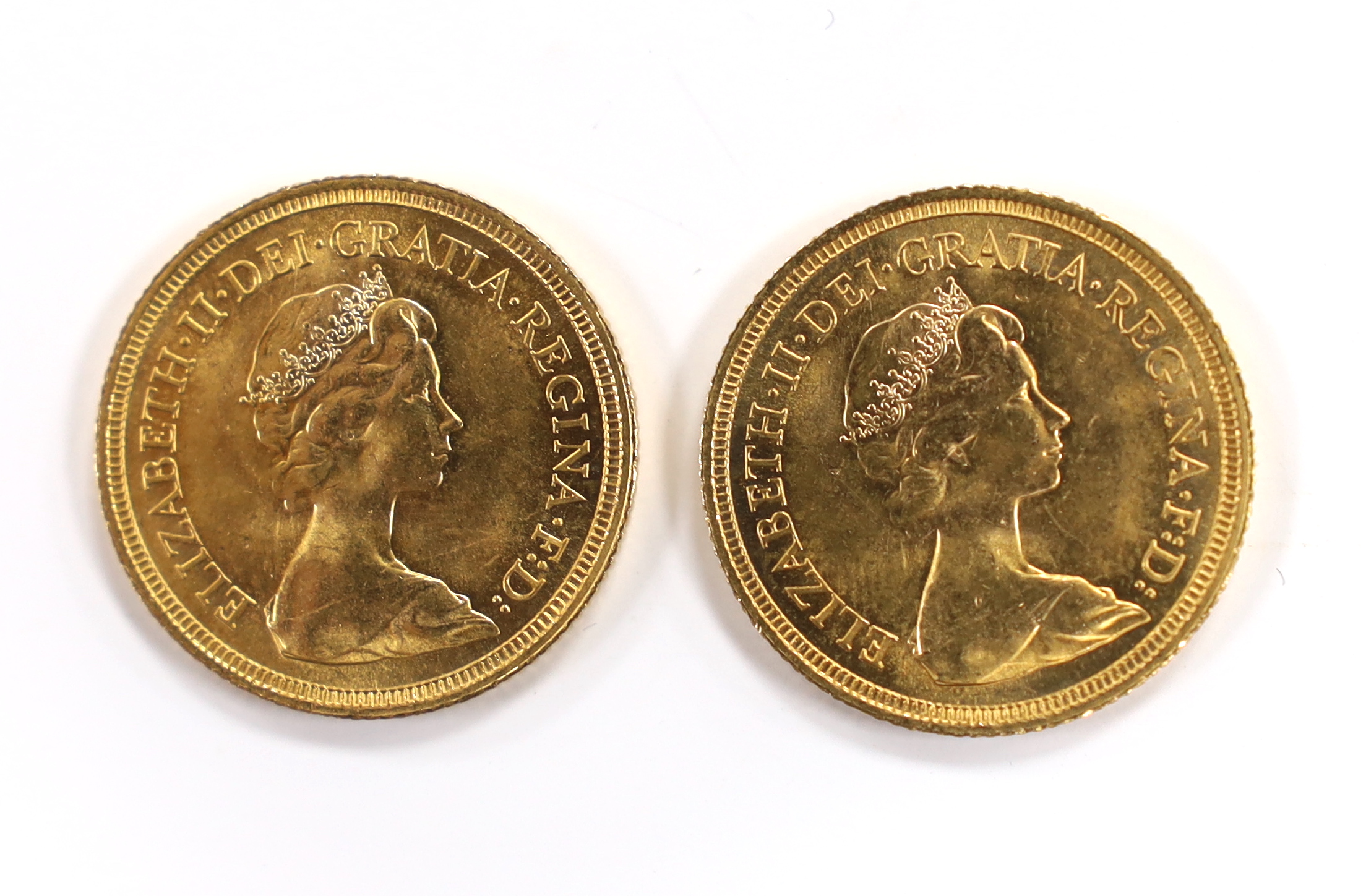 British gold coins - Two QEII gold sovereigns, 1974, near UNC, (S4204)